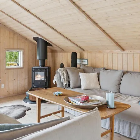 Vakantiehuis Stunning In Vaeggerlose With Wifi