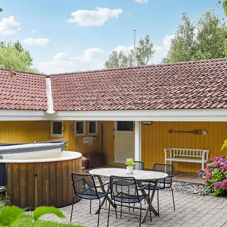 Vakantiehuis Stunning In Vaeggerlose With Wifi *