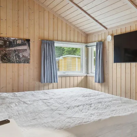 Vakantiehuis Stunning In Vaeggerlose With Wifi Bøtø By